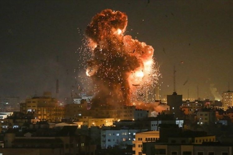 İşgalci İsrail Suriye'de işgal ettiği alanlardan Dera iline saldırı düzenledi