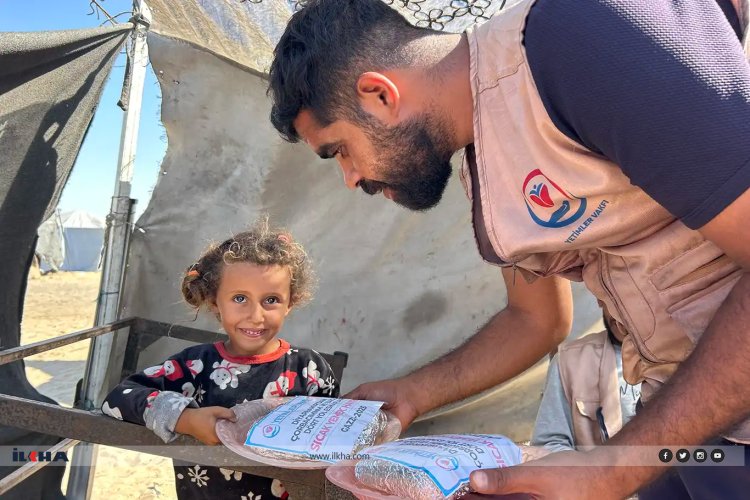 Yetimler Vakfı Gazze'de her gün sıcak yemek dağıtımında bulunuyor