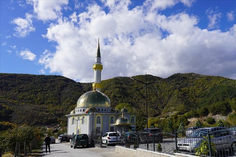 Bulgaristan'da 'Rodop Dağları'nın İncisi' Altın Cami, para harcanmadan imece usulüyle inşa edildi