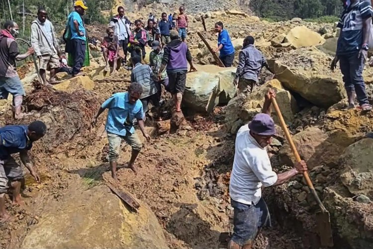 Papua Yeni Gine'de heyelan 21 ölü