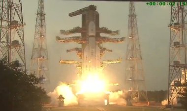 Hindistan "4 bin 400 kilogramlık en ağır haberleşme uydusunu" fırlattı