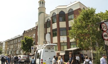 İngiltere'de son 3 ayda 25 cami, 27 kez saldırıya uğradı