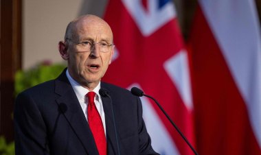 İngiltere Savunma Bakanı Healey: Rus istihbarat gemisi İngiliz sularının sınırında