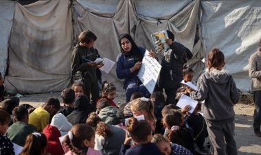 Gazze’de çadır sınıflar: Zor koşullarda eğitim mücadelesi