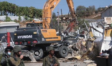 İşgalci İsrail, Batı Şeria'da 20 dükkanı kapsayan 6 ticari tesisi yıktı