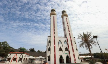 Senegal'de bir din aliminin rüyası üzerine inşa edilen 'gökten inen' İlahiyat Camisi