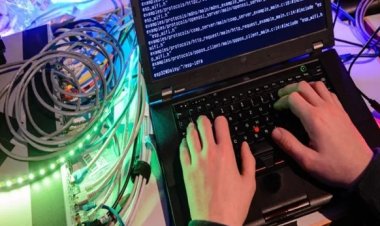 Siber saldırı şoku: İsrail otobüs duraklarında Ebu Ubeyde’nin sesi yankılandı