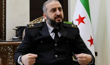 Suriye Savunma Bakanı Ebu Kasra, rejiminin devrildiği operasyonda 434 kişinin hayatını kaybettiğini açıkladı