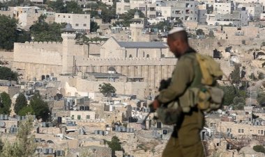 İşgalci İsrail tarihi İbrahim El-Halil Camii üzerindeki kontrolünü genişletiyor