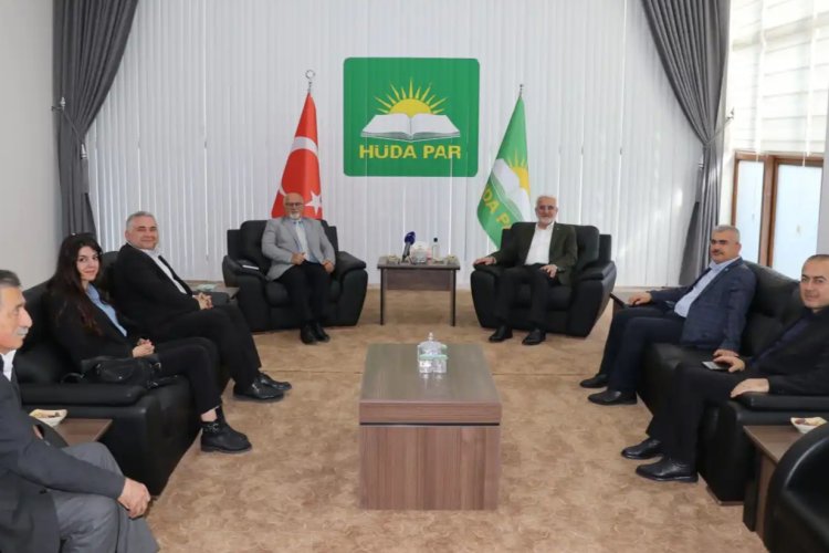 Liberal Parti Genel Başkanı Gülabi'den HÜDA PAR Genel Başkanı Yapıcıoğlu'na ziyaret