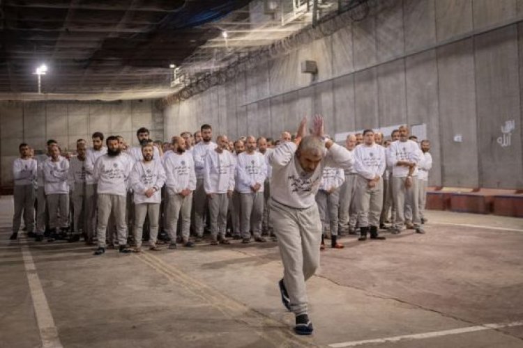 Filistinli esirlere yönelik baskılar artıyor: Hücreler iki kat kalabalık, Kur’an yasağı getirildi