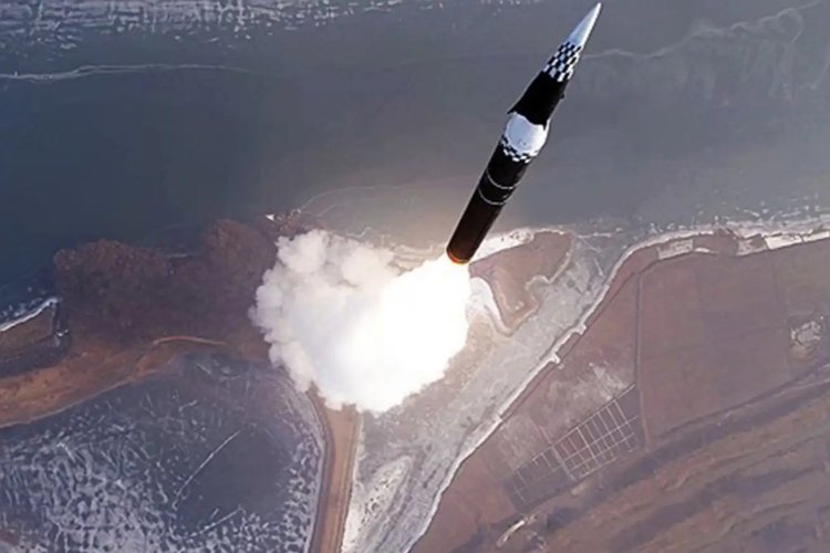 Kuzey Kore, Japon Denizi yönüne balistik füze fırlattı