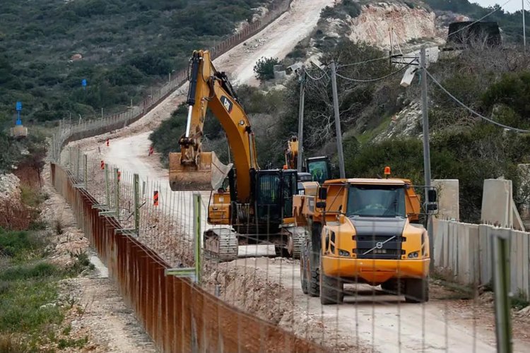 Siyonist İsrail,  Lübnan sınırını aşan duvar örüyor