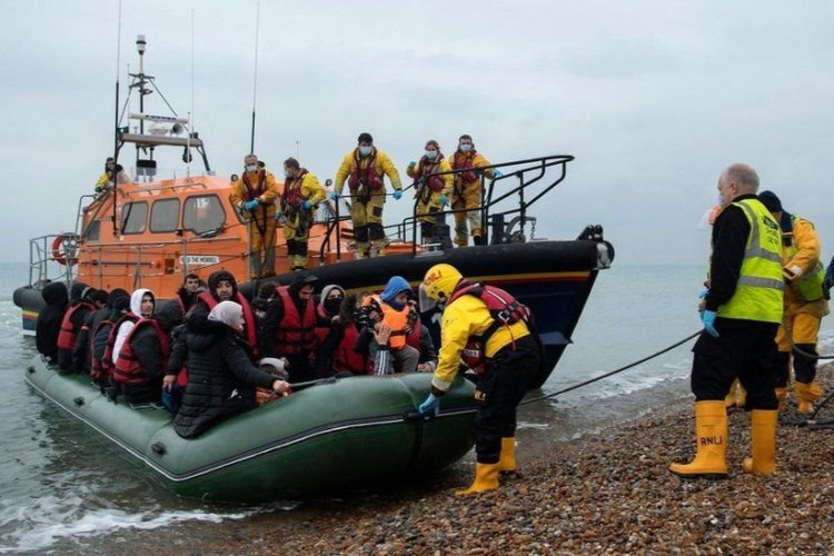 İngiltere'de mültecilere kalıcı oturum için bekleme süresi 20 yıla çıkarılacak