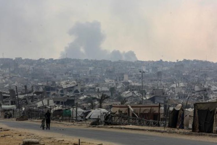 Katil İsrail'in Gazze'nin güneyinde bir eve saldırısında 3 Filistinli hayatını kaybetti