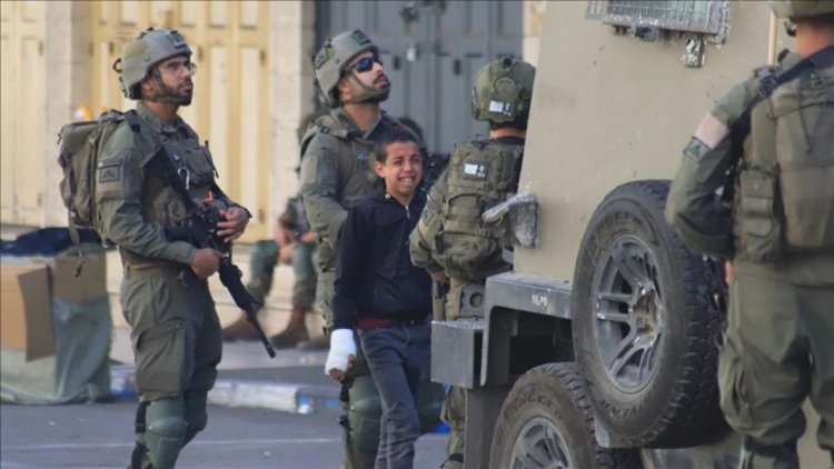 İşgalci İsrail, Batı Şeria'da son iki yılda 1630 çocuğu gözaltına aldı