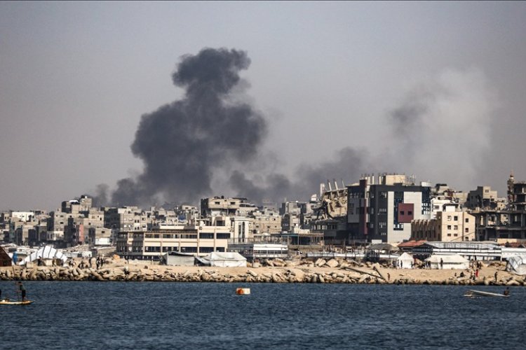 İşgalci İsrail Gazze kentinde konutları yıktı, Han Yunus'u topçu atışıyla bombaladı