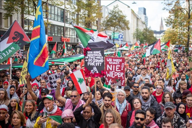 Almanların yüzde 82'si İsrail'in Gazze saldırılarına verilen askeri desteğe karşı