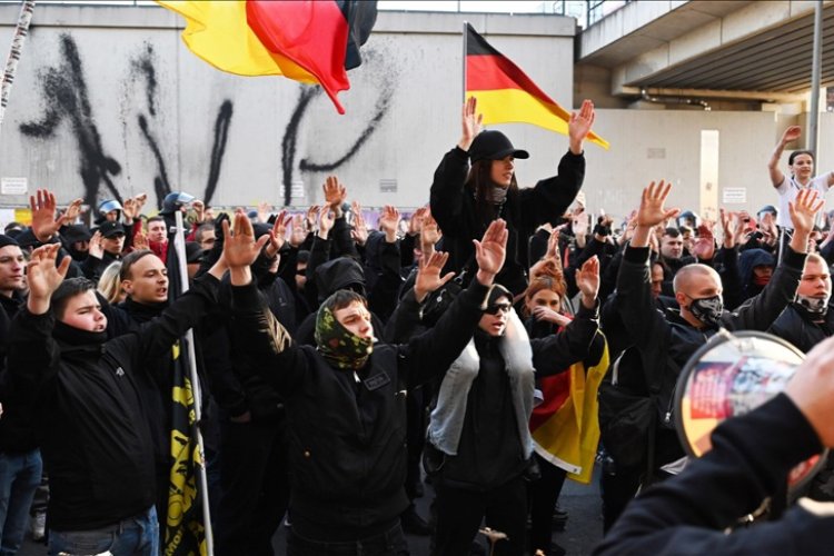 Araştırmaya göre Almanya'da 'aşırı sağcı fikirler' gittikçe 'ana akım' içinde de benimseniyor