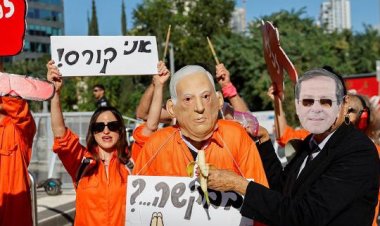 Katil Netanyahu İsrail'de protesto edildi