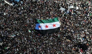 Suriye'nin çeşitli illerinde milyonlarca kişi Hürriyet Günü'nü coşkuyla kutladı