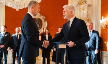 Çekya'da hükümet kabul edildi