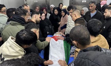 Katil İsrail askerleri Filistinli bir çocuğu göğsünden vurarak şehit etti