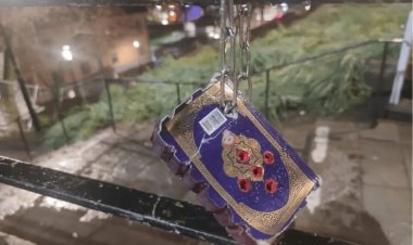 Stockholm Camisi’ne ırkçı saldırı: Kur’an-ı Kerim zincirlendi ve kurşunlandı