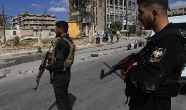 Suriye'de güvenlik güçlerine düzenlenen silahlı saldırıda 4 görevli yaralandı