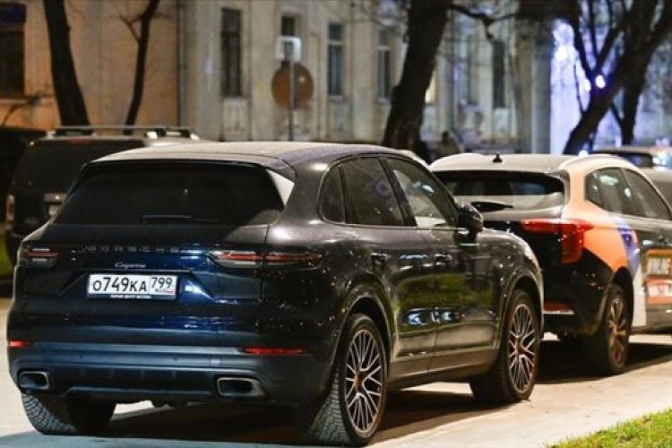 Rusya’da yüzlerce Porsche sahibi araçlarını çalıştırmakta sorun yaşadı