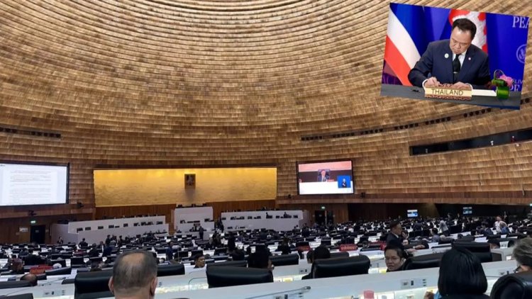 Tayland'da siyasi ve askeri kriz büyürken erken seçim kararı geldi