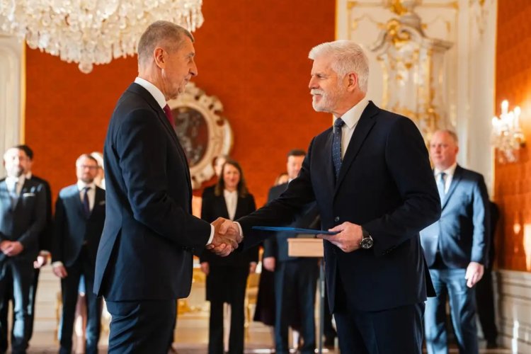 Çekya'da hükümet kabul edildi