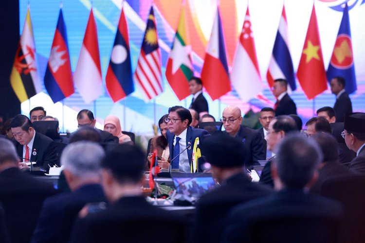 ASEAN, Tayland ile Kamboçya arasındaki çatışmayı sona erdirmek için Malezya’da toplanıyor