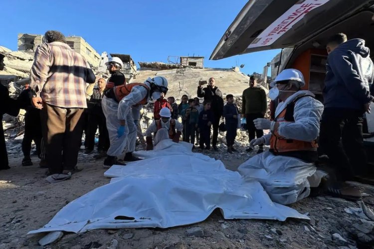 Gazze'de enkazdan 14 şehidin cenazesi çıkarıldı