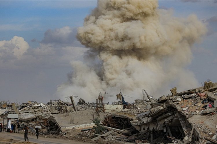 Katil İsrail ateşkese rağmen Gazze'ye saldırılarını sürdürüyor