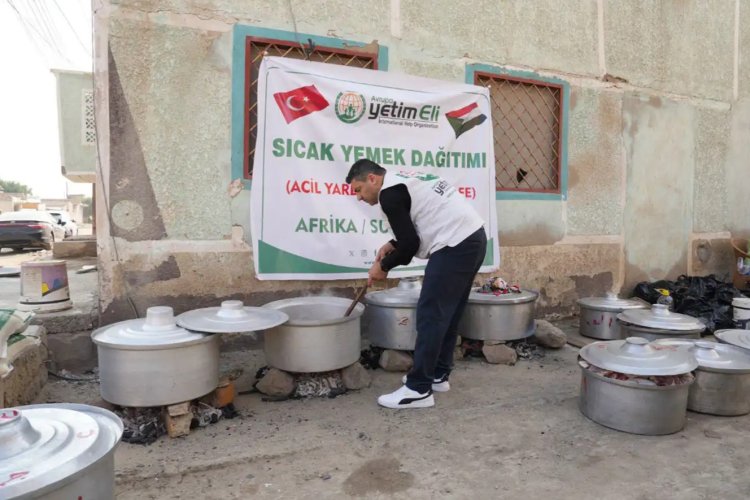 Avrupa Yetim Eli'nden Sudan'da binlerce kişiye sıcak yemek ikramı
