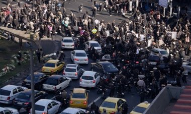İran'da protestocuların karakol saldırısı sonucu 3 kişi hayatını kaybetti