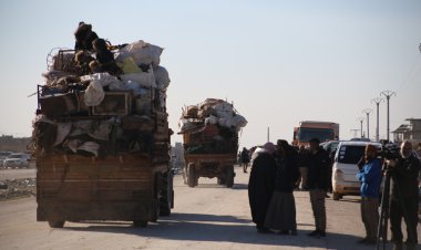 YPG/SDG'nin engellediği sivillerin Deyr Hafir'den kaçışı sürüyor