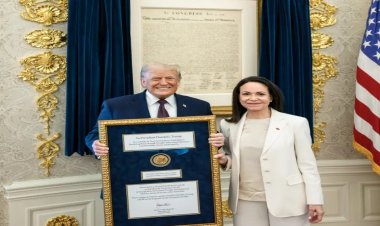Machado, Trump’a biat mesajı verdi: Nobel Barış Ödülü’nü Oval Ofis’te takdim etti