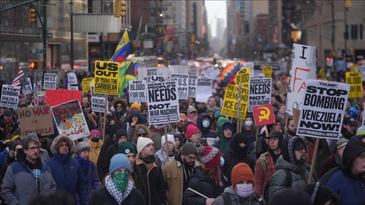 Maduro'nun yargılanmak üzere ABD'ye getirilmesi, New York'ta protesto edildi