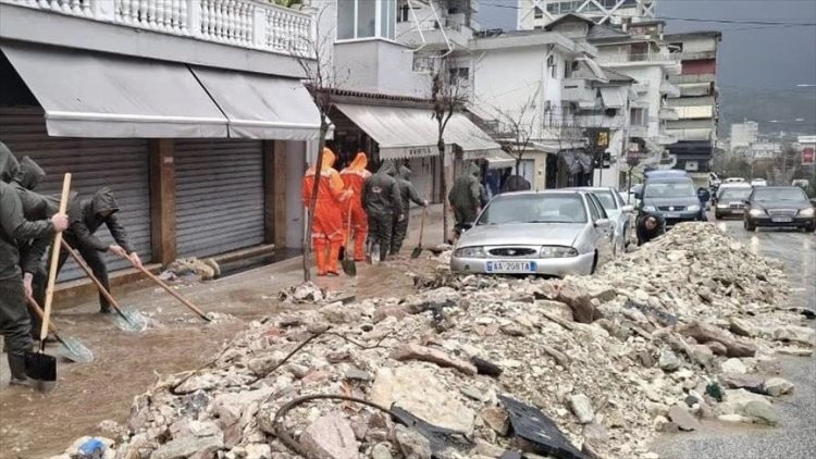 Balkanlar'da şiddetli yağışların neden olduğu seller sürüyor