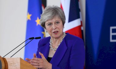 Sunday Times: Bakanlar Theresa May'i devirme planları yapıyor