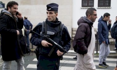 Fransa'daki bir camide domuz kafası ve hayvan kanı bulundu