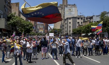 Maduro “Diyaloğa”, Guaido “Sokağa” çağırdı