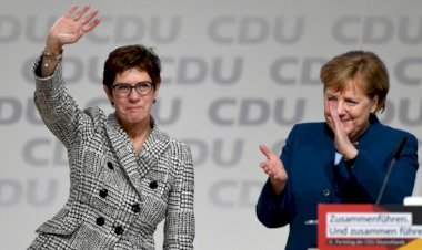 Merkel’in halefi: Katolik Kilise büyük suç taşıyor