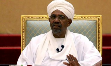 Sudan'ın devrik Cumhurbaşkanı yemek yemeyi reddediyor