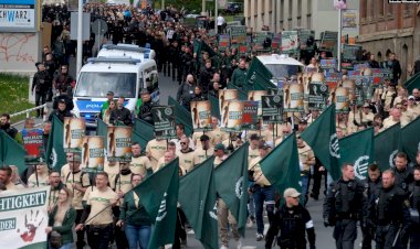 Almanya'da 'Neonazi' alarmı
