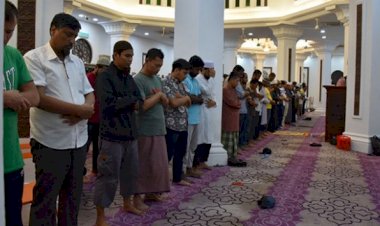 Malezya'da ilk teravih namazı kılındı