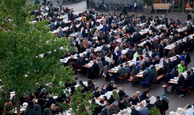 Hollanda'da sokak iftarı