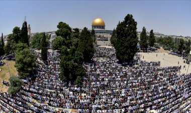 Mescid-i Aksa’da 200 bini aşkın kişi cuma namazı kıldı